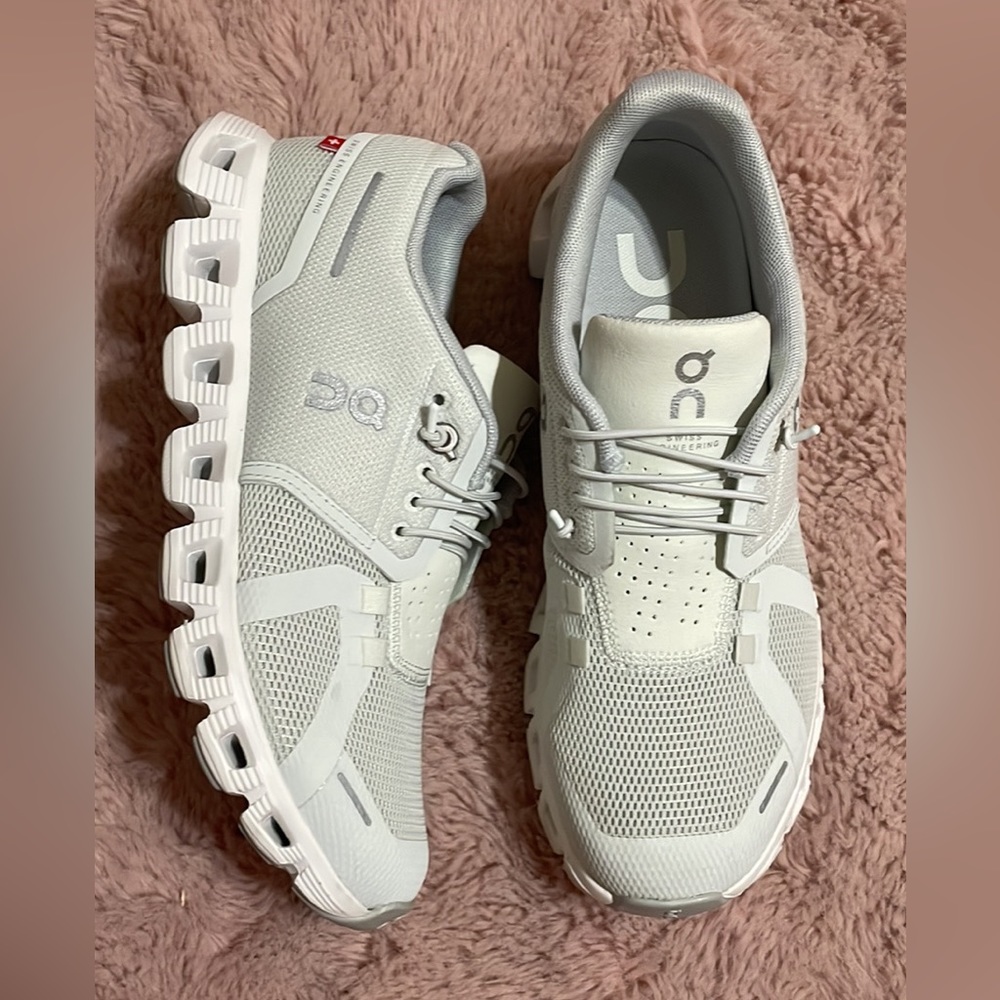 Womens cloud 5 size 7